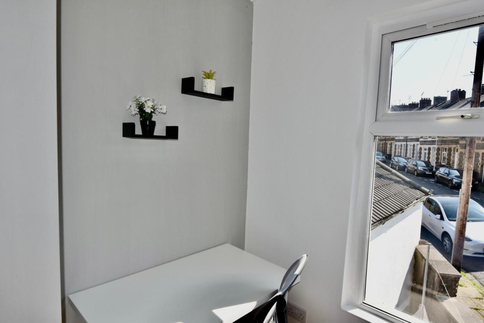 Come On In Lucas Street Newport Train Station Sleep Upto 8 Villa Exterior foto