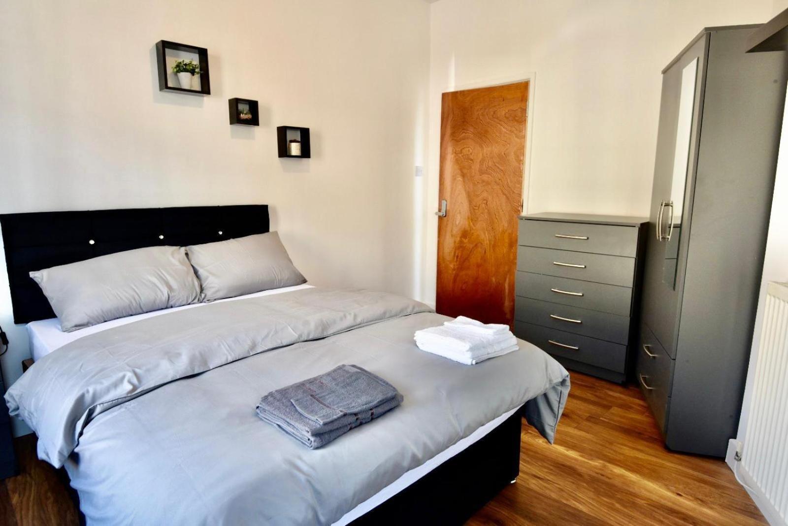 Come On In Lucas Street Newport Train Station Sleep Upto 8 Villa Habitación foto