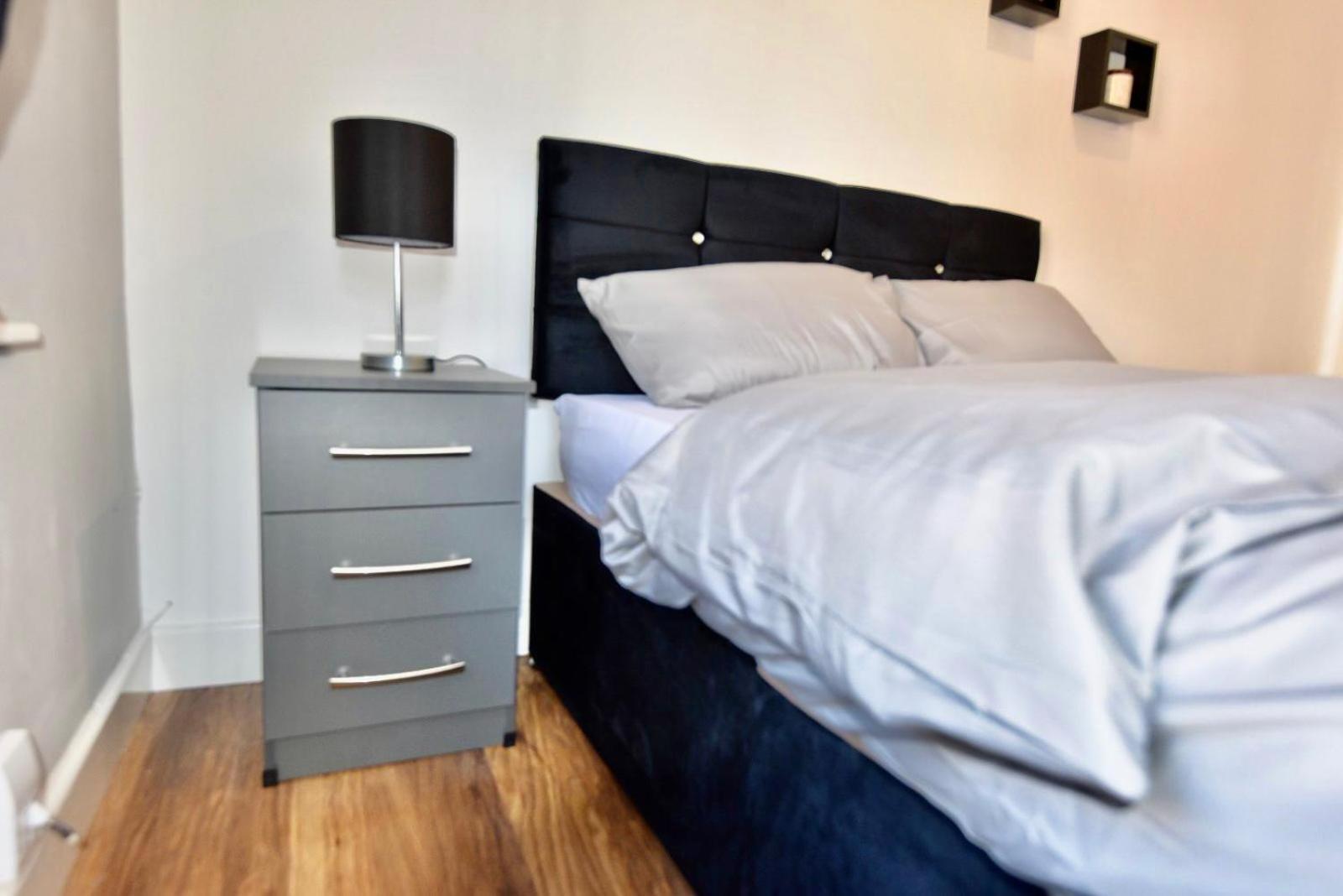 Come On In Lucas Street Newport Train Station Sleep Upto 8 Villa Habitación foto