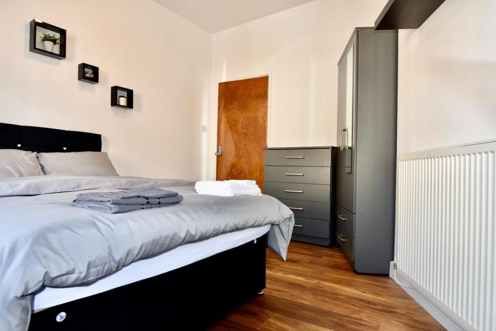 Come On In Lucas Street Newport Train Station Sleep Upto 8 Villa Habitación foto